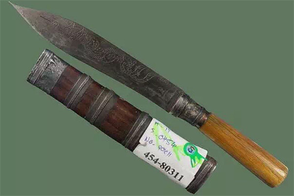 龙婆登灭魔刀
