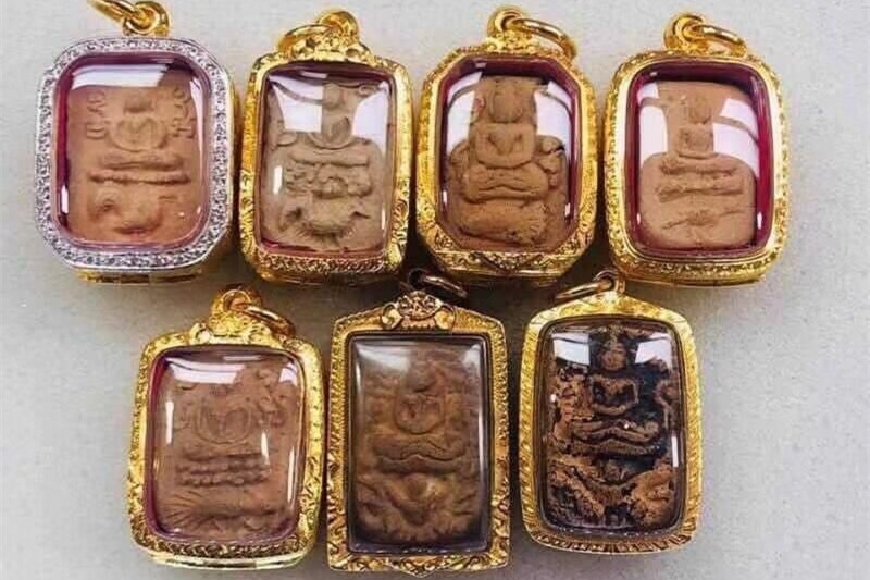 佛牌代购好呢？还是佛牌专卖店好