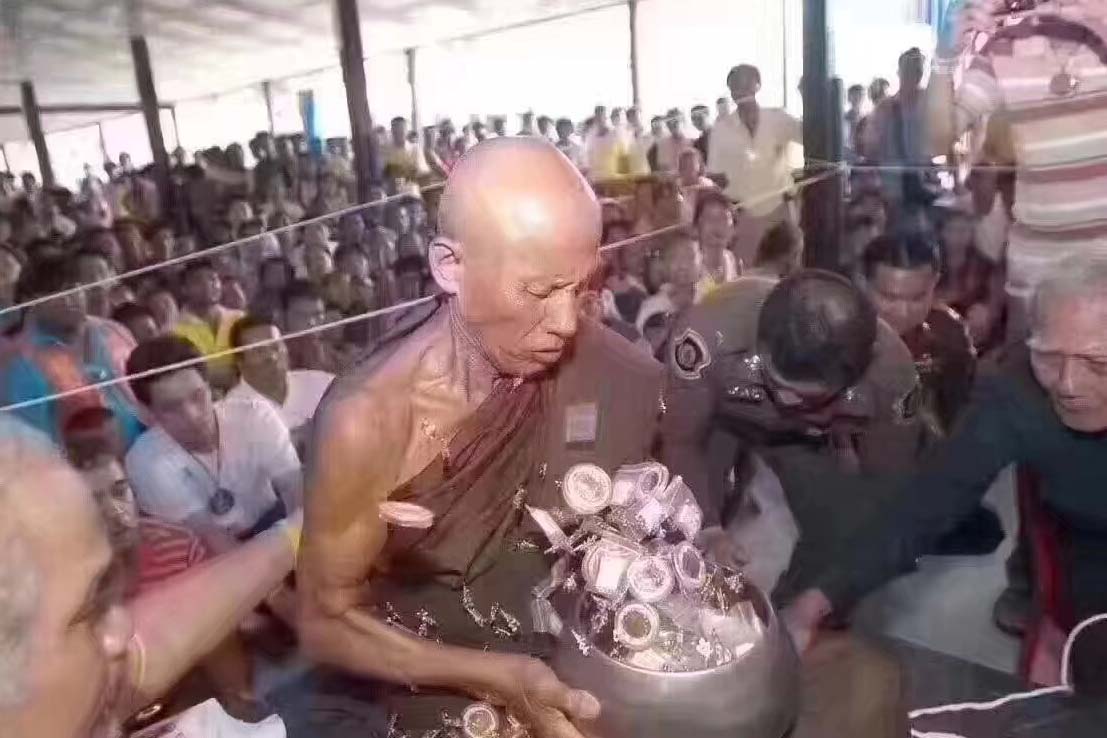 龙婆黑虎师父