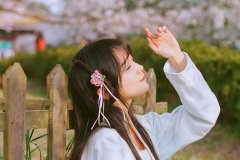 狮子座今日方向运势，时光匆匆老去，狮子座们会忘了初恋了吗