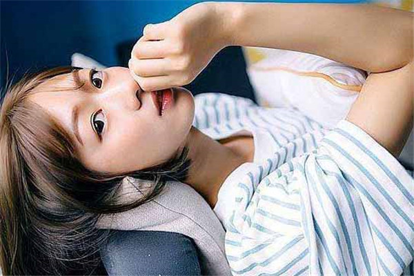 狮子座男今日运势:狮子座的男生们面临女神与女票掉水里——救谁?