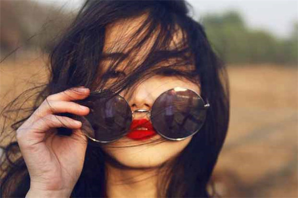 婚后金牛狮子座发现喜欢上老公哥哥
