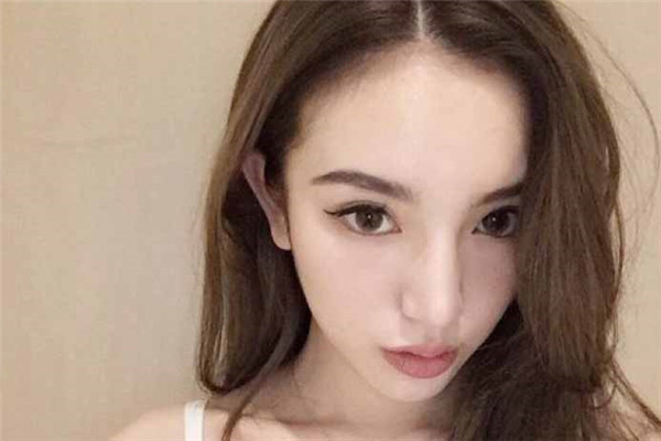 金牛座与狮子座分析:谁打来的电话会让狮子座心跳加快